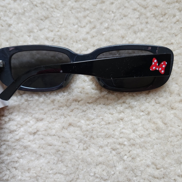 New, never worn Disney Minnie Mouse sunglasses - Picture 4 of 4